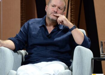 OpenAI, Jony Ive’ın Ekibiyle Donanım Geliştiriyor: İlk Cihaz 2026’da Gelebilir